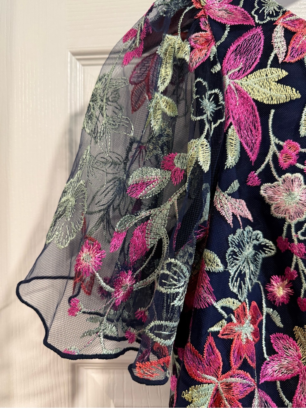 EUC Jessica Howard Navy Floral Embroidered Short Sleeve Dress - Picture 4 of 8